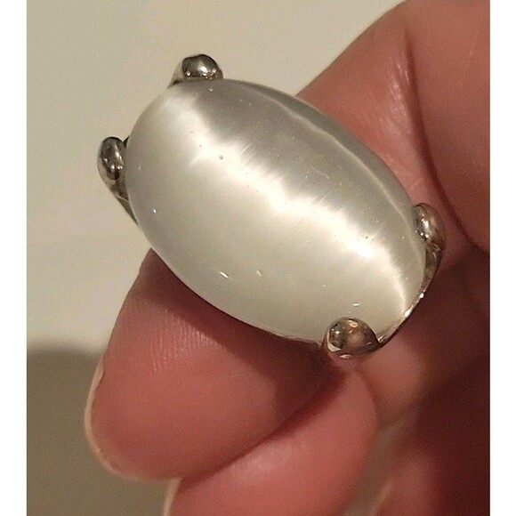 Vintage Silver Tone Huge Statement Gray Oval Cats Eye Fashion Ring  Sz 7.75 - Picture 2 of 6
